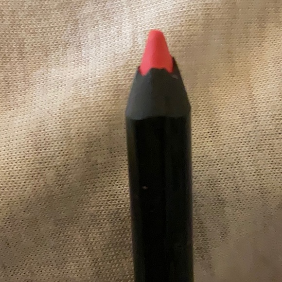 MAKEUP FOR EVER LIP LINER - Picture 3 of 3